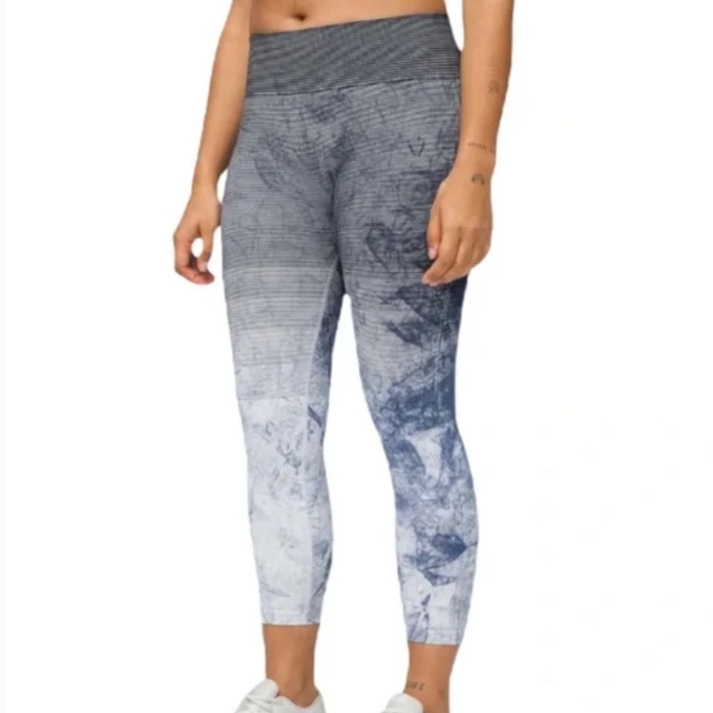 NWT Lululemon Ebb to Train Tight *Wash White / Black / Luna SZ 8